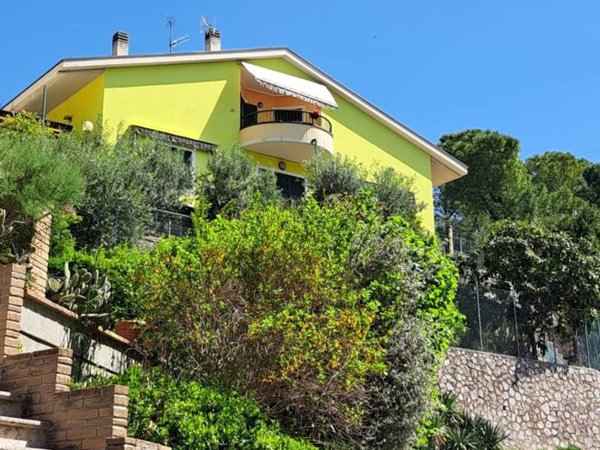 casa indipendente in vendita a Spoleto in zona Eggi