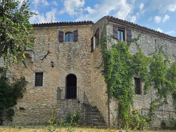casa indipendente in vendita a Spoleto in zona Eggi