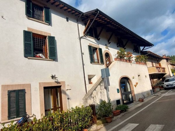 casa indipendente in vendita a Spoleto in zona Strettura