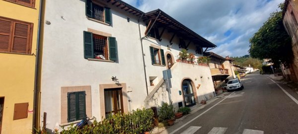 casa indipendente in vendita a Spoleto in zona Strettura