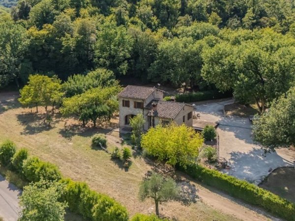 casa indipendente in vendita a Spoleto in zona Pompagnano
