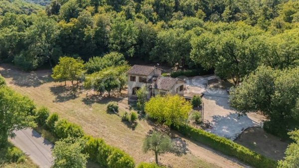 casa indipendente in vendita a Spoleto