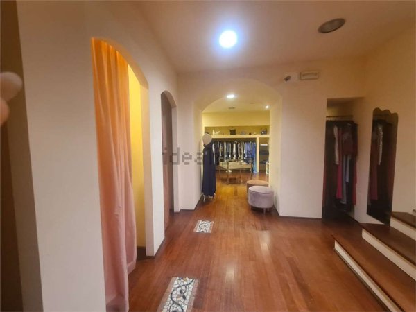 locale commerciale in vendita a Spoleto