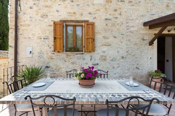 casa indipendente in vendita a Spoleto