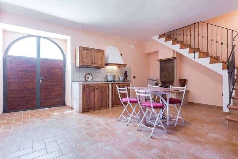 casa indipendente in vendita a Spoleto in zona Fogliano