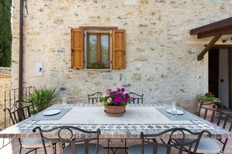 casa indipendente in vendita a Spoleto in zona Fogliano