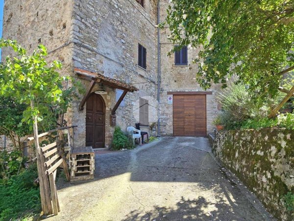 casa indipendente in vendita a Spoleto in zona Pompagnano