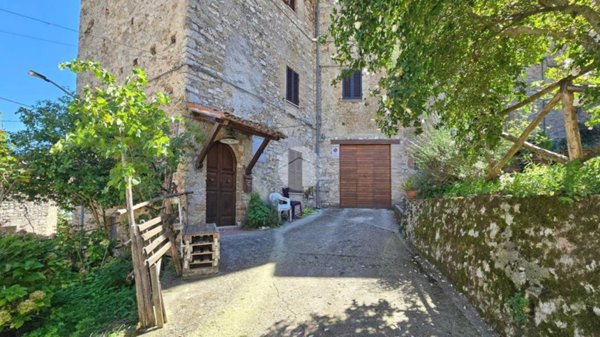 casa indipendente in vendita a Spoleto in zona Pompagnano
