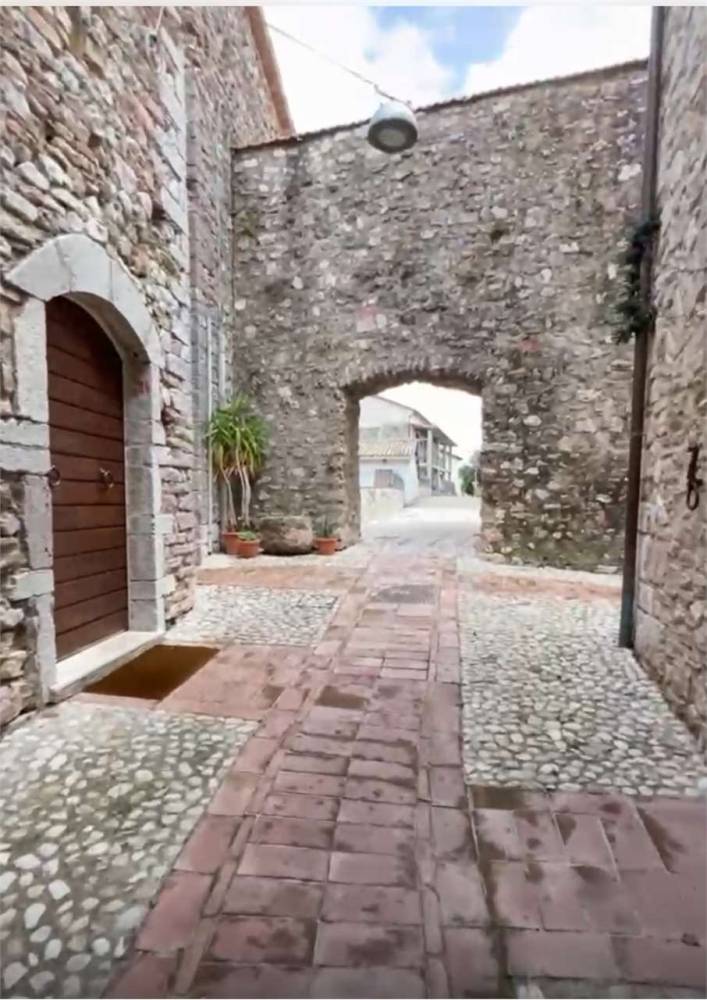 casa indipendente in vendita a Spoleto