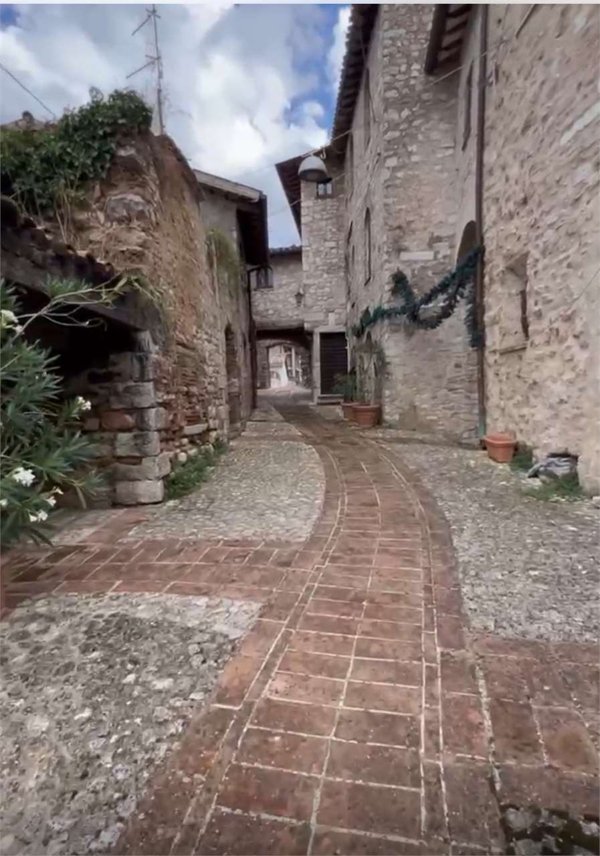 casa indipendente in vendita a Spoleto