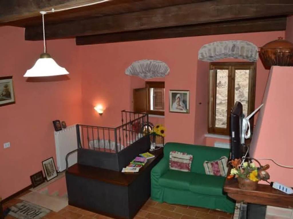appartamento in vendita a Spoleto in zona Baiano