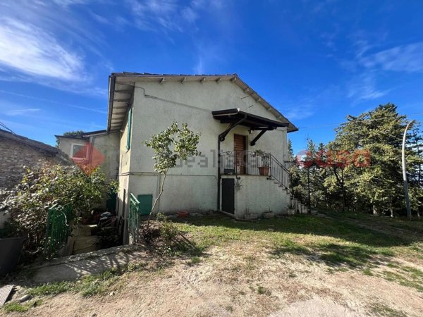 casa indipendente in vendita a Spoleto in zona Bazzano Superiore