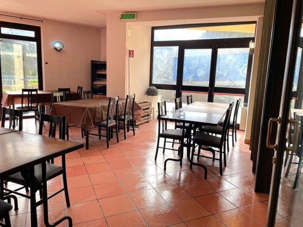 locale commerciale in vendita a Spoleto