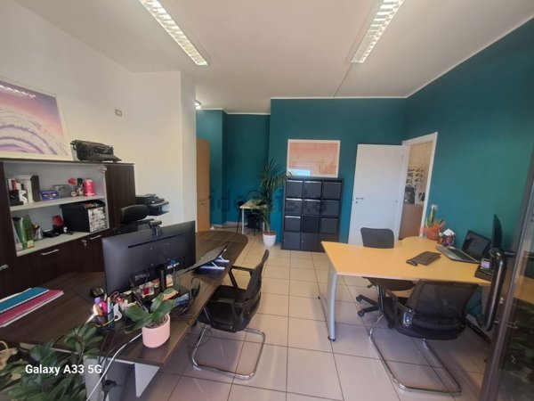 locale commerciale in vendita a Spoleto