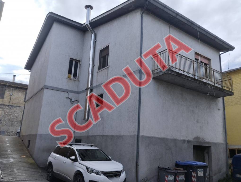 negozio in vendita a Spoleto in zona San Giovanni di Baiano