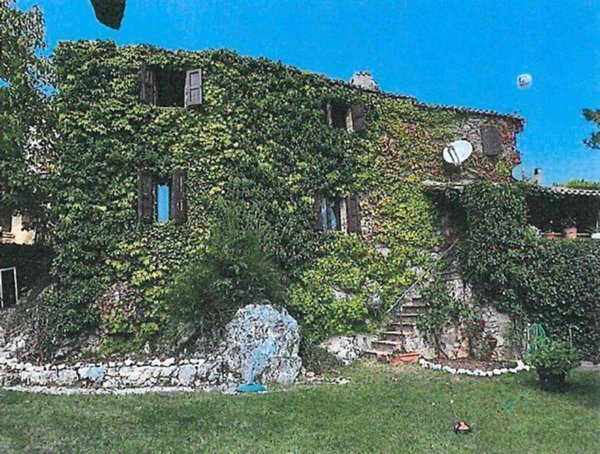 casa indipendente in vendita a Spoleto in zona Vallocchia