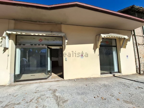 locale commerciale in vendita a Spoleto
