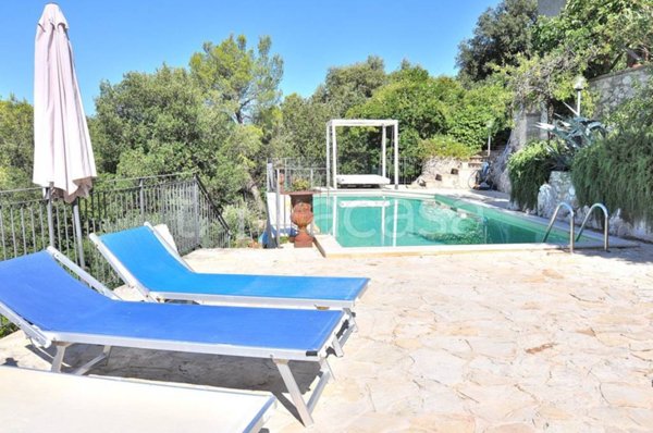 casa indipendente in vendita a Spoleto