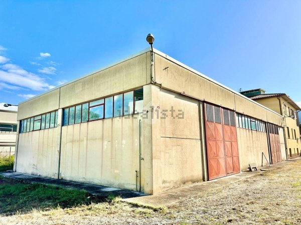 capannone in vendita a Spoleto