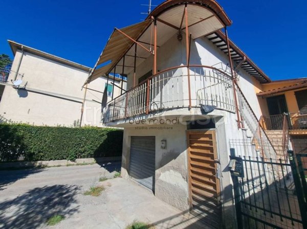 casa indipendente in vendita a Spoleto in zona Pontebari