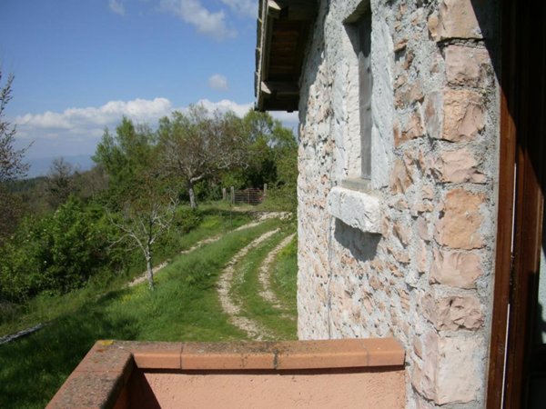 casa indipendente in vendita a Spoleto in zona Cerqueto