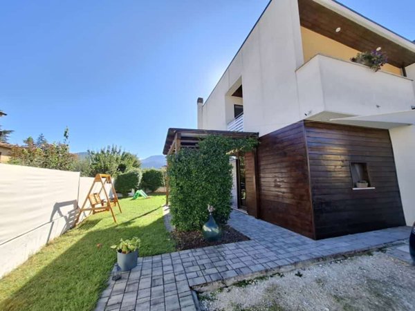 casa indipendente in vendita a Spoleto