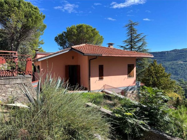 casa indipendente in vendita a Spoleto
