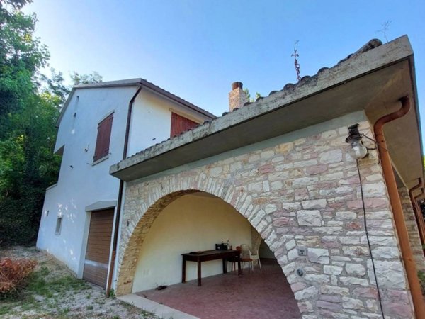 casa indipendente in vendita a Spoleto