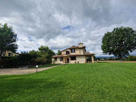 casa indipendente in vendita a Spoleto