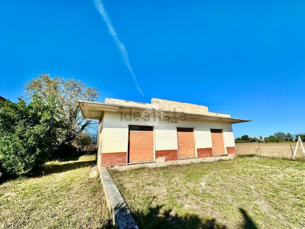 appartamento in vendita a Spoleto in zona Camporoppolo