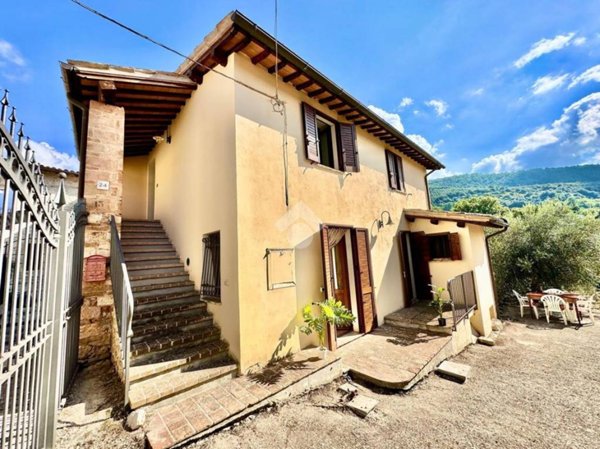 casa indipendente in vendita a Spoleto in zona Eggi