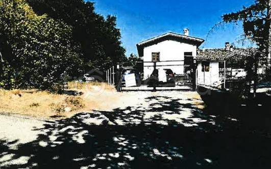 appartamento in vendita a Spoleto in zona Petrognano