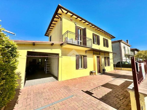 casa indipendente in vendita a Spoleto in zona Baiano