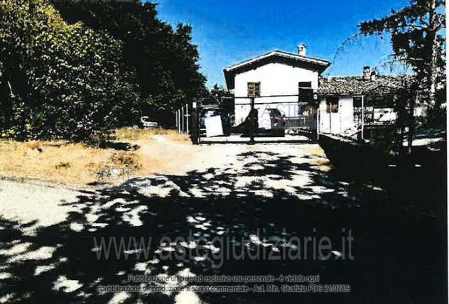 terreno edificabile in vendita a Spoleto in zona Petrognano