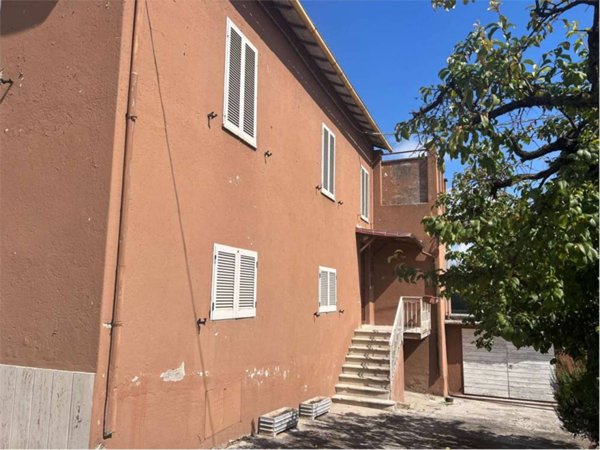 casa indipendente in vendita a Spoleto in zona Petrognano