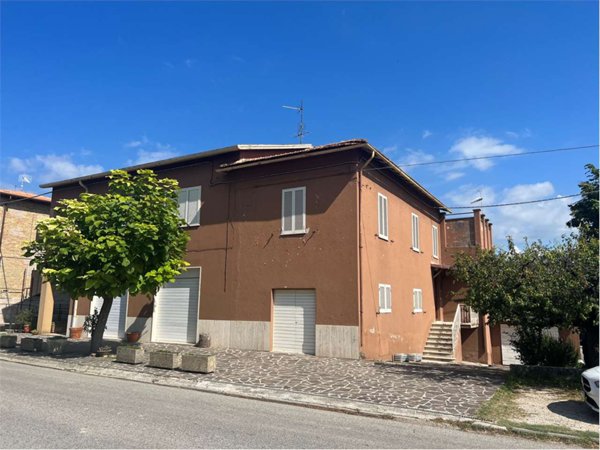 casa semindipendente in vendita a Spoleto in zona Petrognano