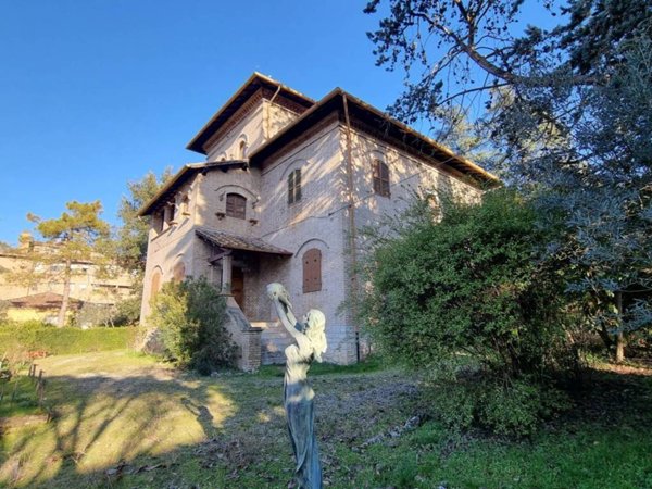 casa indipendente in vendita a Spoleto