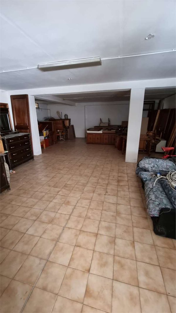 locale di sgombero in vendita a Spoleto