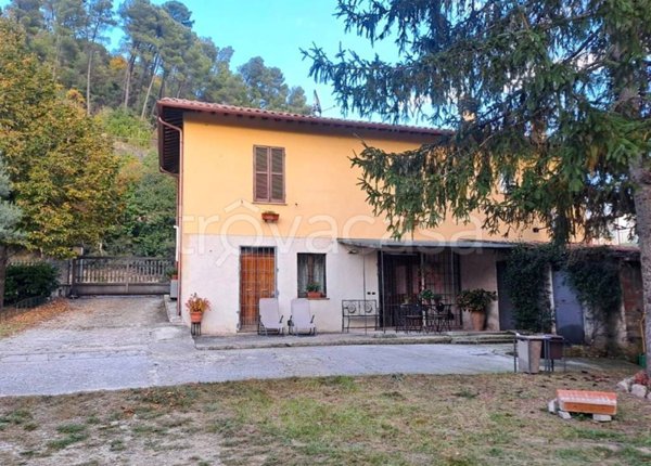 casa indipendente in vendita a Spoleto
