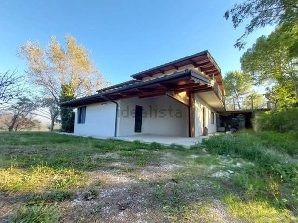 casa indipendente in vendita a Spoleto