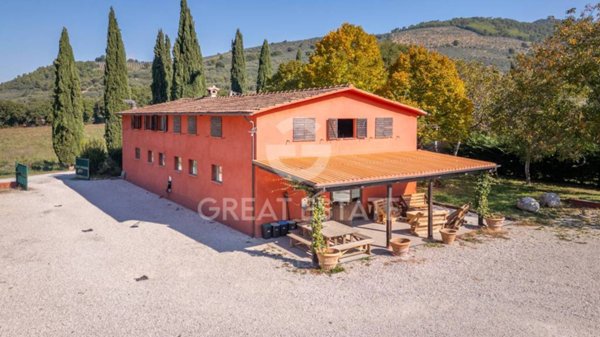 casa indipendente in vendita a Spoleto