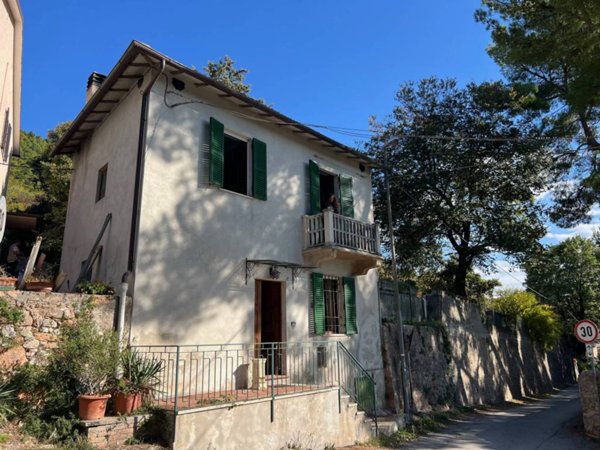 casa indipendente in vendita a Spoleto in zona Eggi
