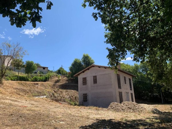 casa indipendente in vendita a Spoleto in zona Ancaiano
