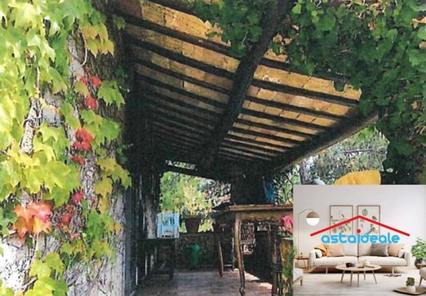 casa indipendente in vendita a Spoleto