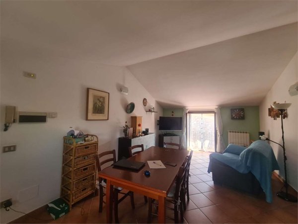 casa semindipendente in vendita a Spoleto in zona Azzano