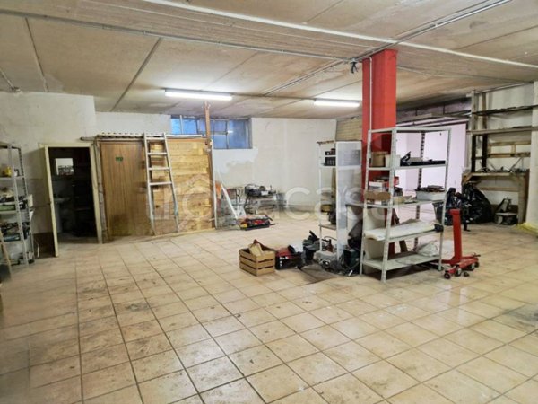 locale di sgombero in vendita a Spoleto