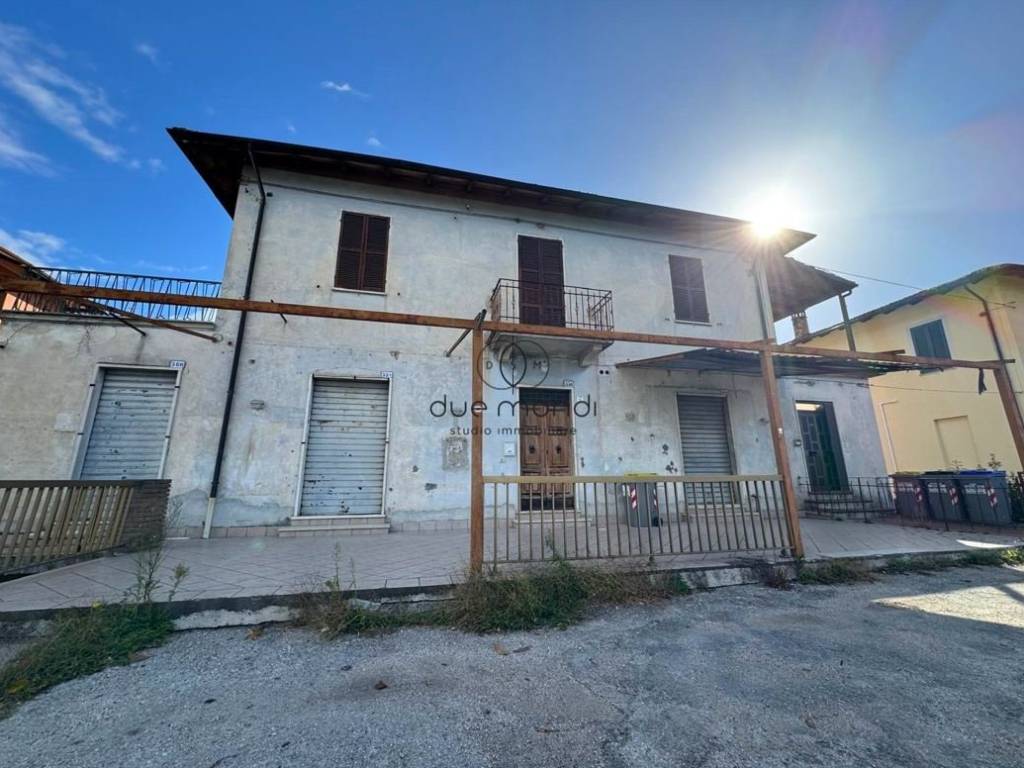 casa indipendente in vendita a Spoleto in zona Pontebari