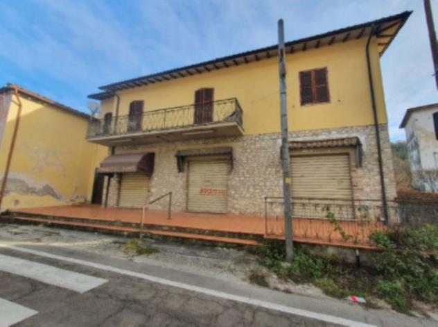negozio in vendita a Spoleto in zona Strettura