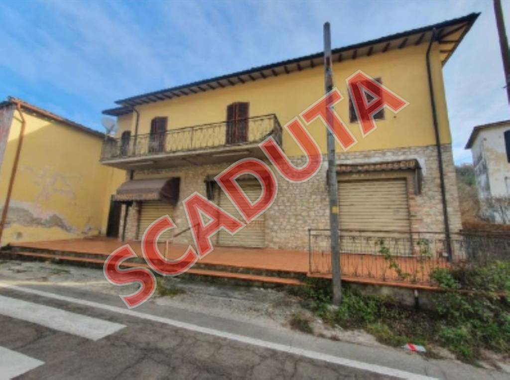 negozio in vendita a Spoleto in zona Strettura
