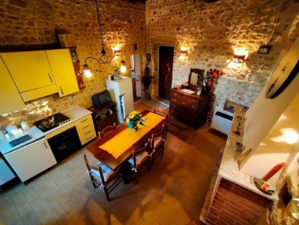 casa indipendente in vendita a Spoleto